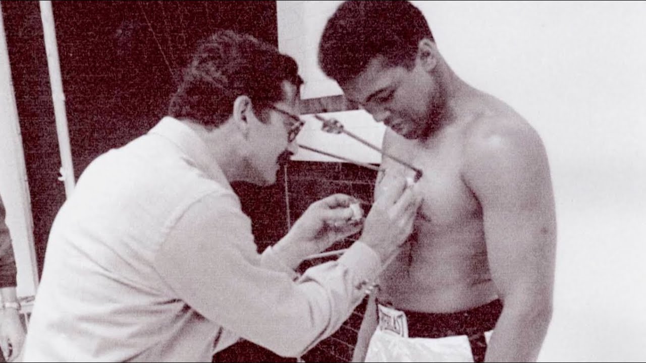 WOW Vault: Muhammad Ali - Behind the Scenes of the iconic Esquire cover from Esquire's 80th