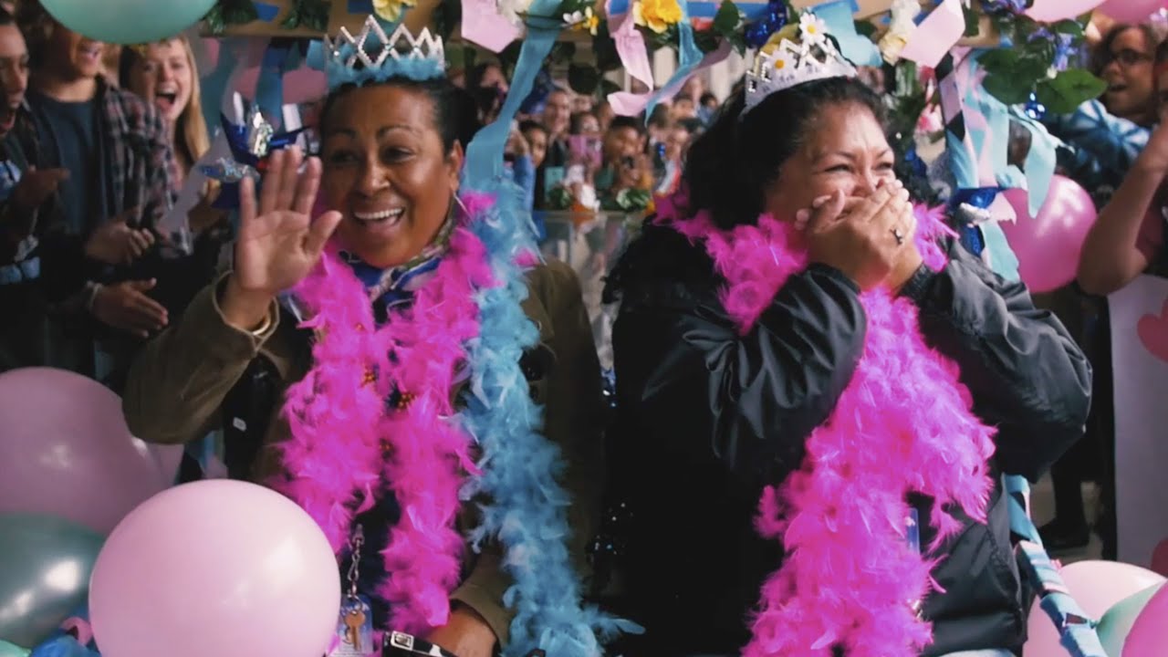 School's favorite security guards overwhelmed with pop-up parade!