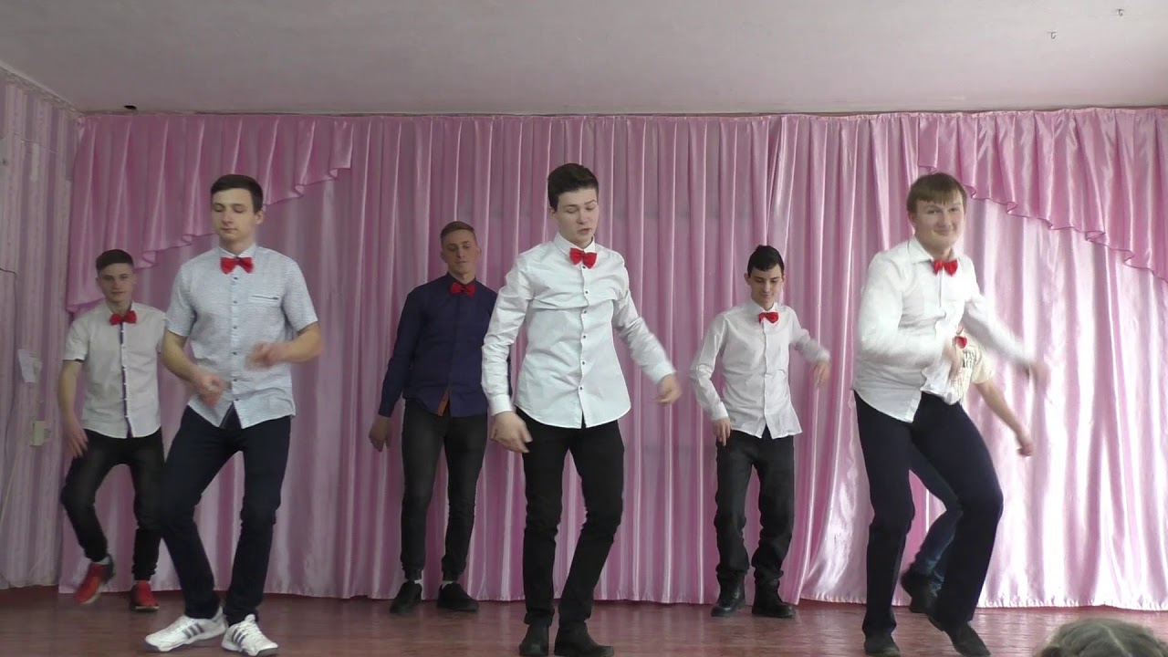 Чорнухинський ліцей. Танець до 8 березня. 11 клас