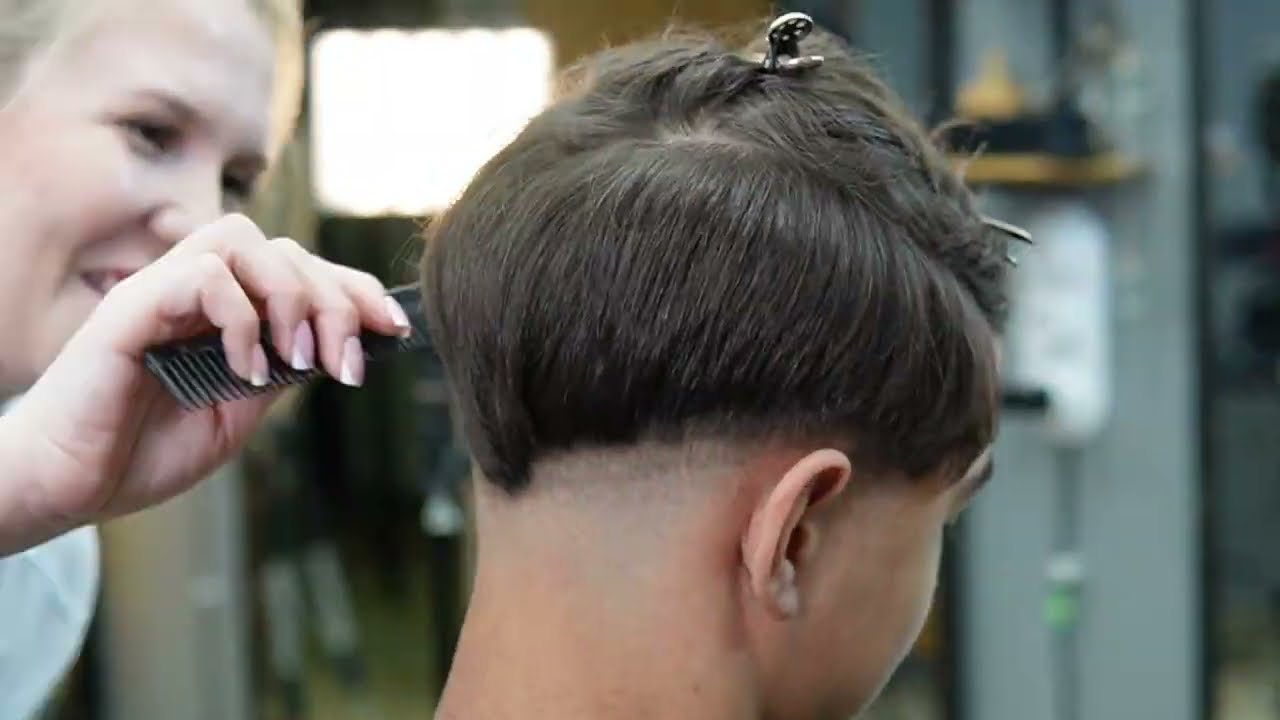 Разбор mid-fade на вьющихся волосах.