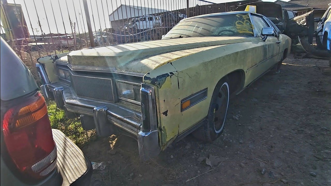 Cadillac Eldorado 1977 года, найденный на свалке.
