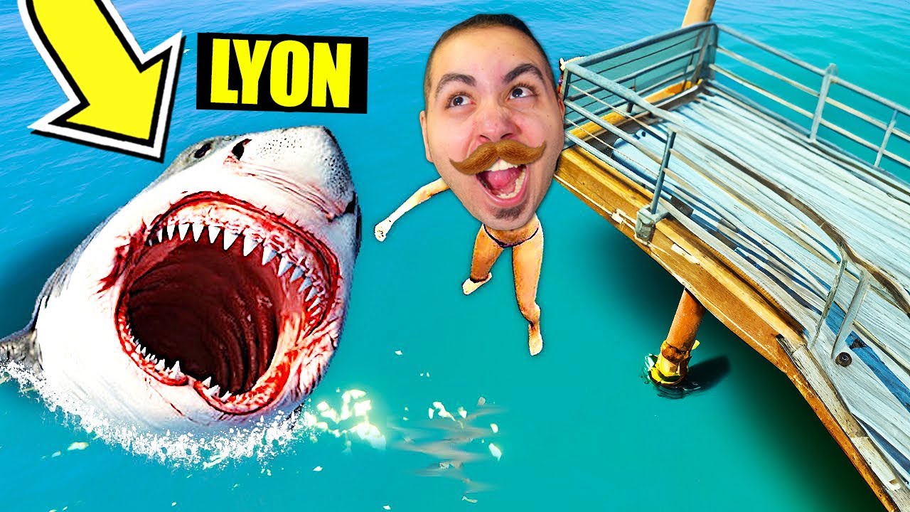 MI NASCONDO IN MEZZO AL MARE su GTA5 con I MIEI AMICI!!