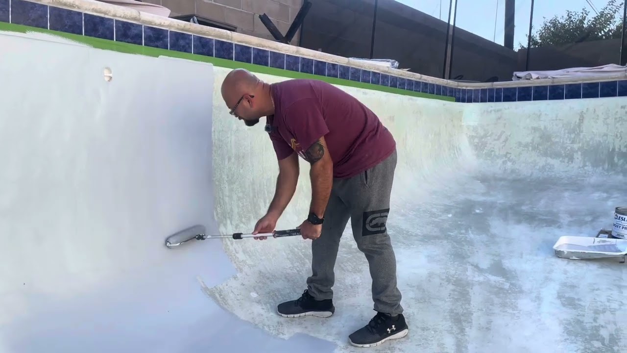 Pintando la #piscina #alberca, mira el antes y él después base y pintura azul epoxy Hazlo tú mismo.