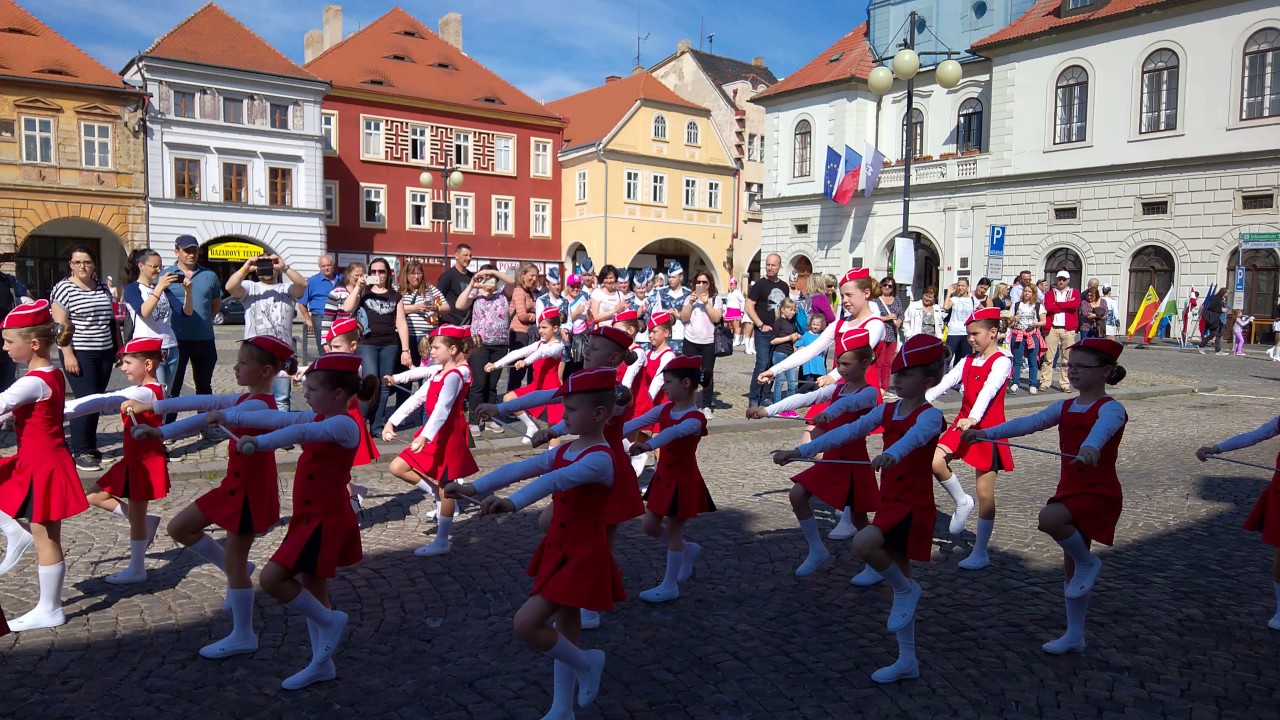 Minimažoretky Modern Klatovy-Defilé-Žatec 13.5.2017