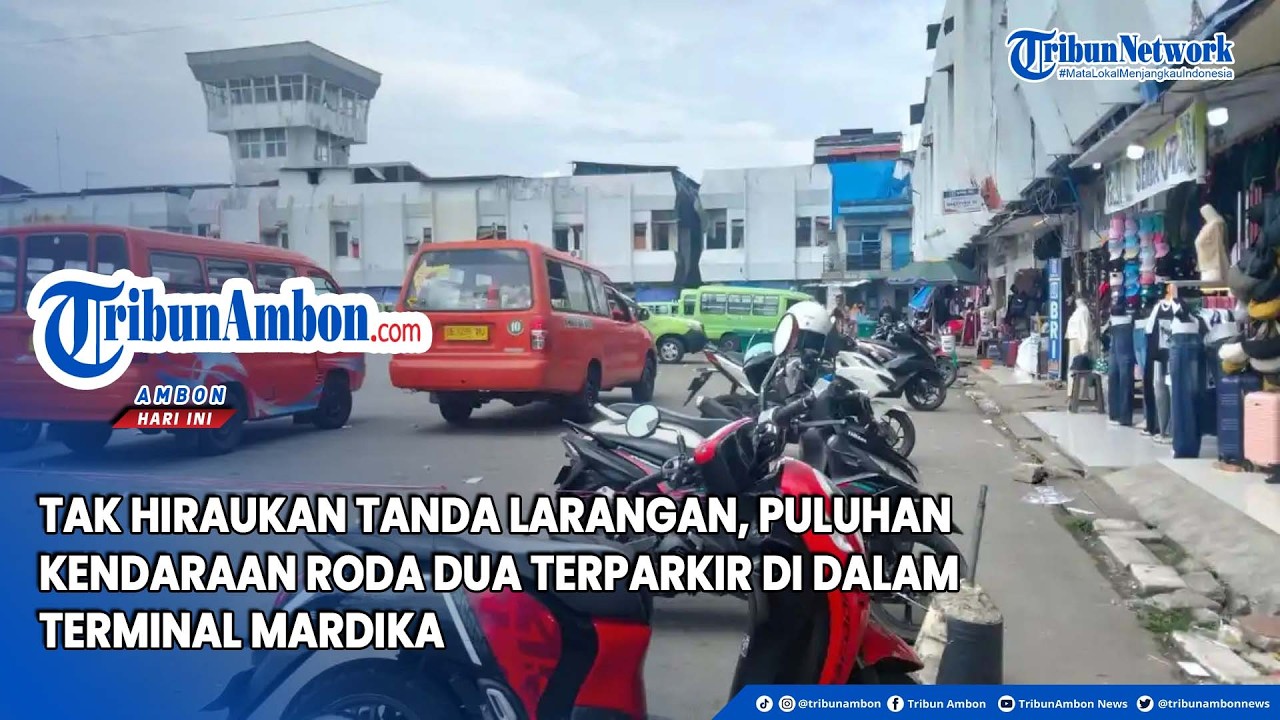 Tak Hiraukan Tanda Larangan, Puluhan Kendaraan Roda Dua Terparkir di Dalam Terminal Mardika