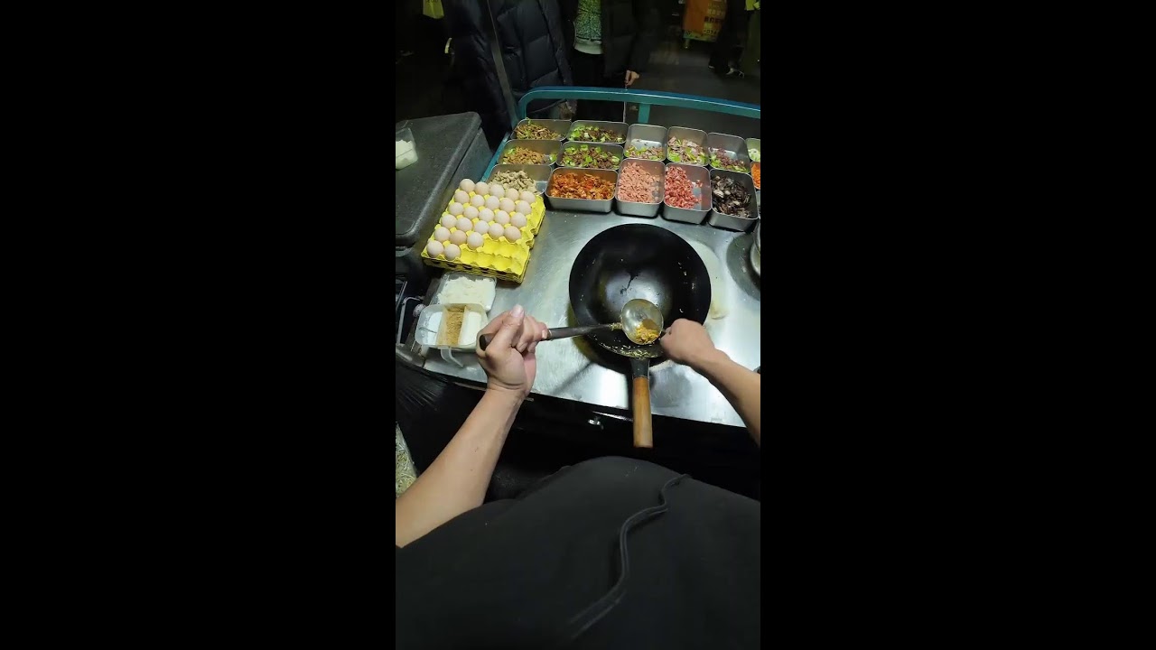 Enjoying delicious food - 纵览美食直播