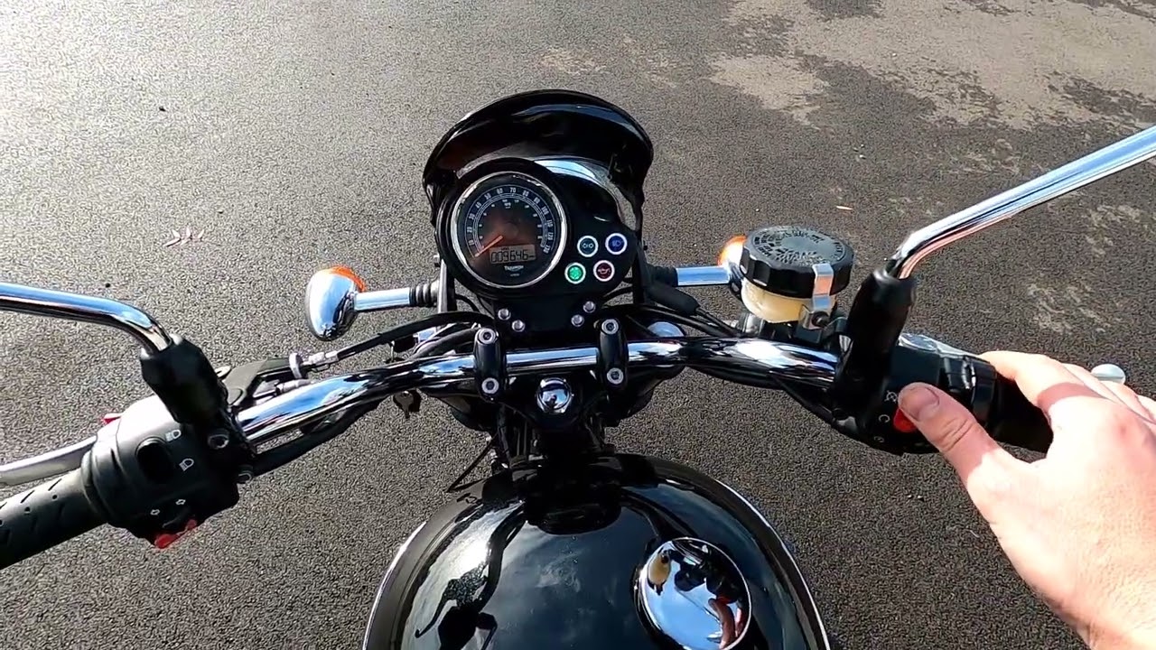 2015 Triumph Bonneville SE 865 Walkaround & Test Ride.