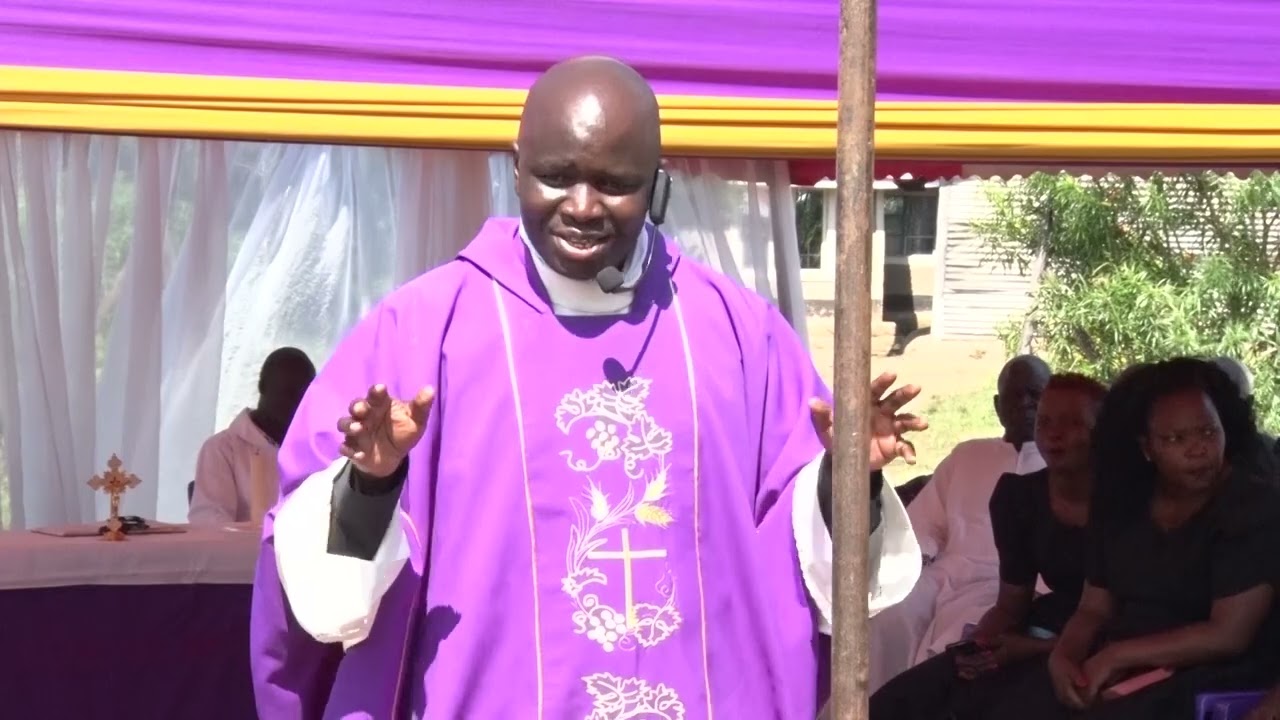 Rev. Fr.  Lawrence Bunde   - Dhano ja Nyiego