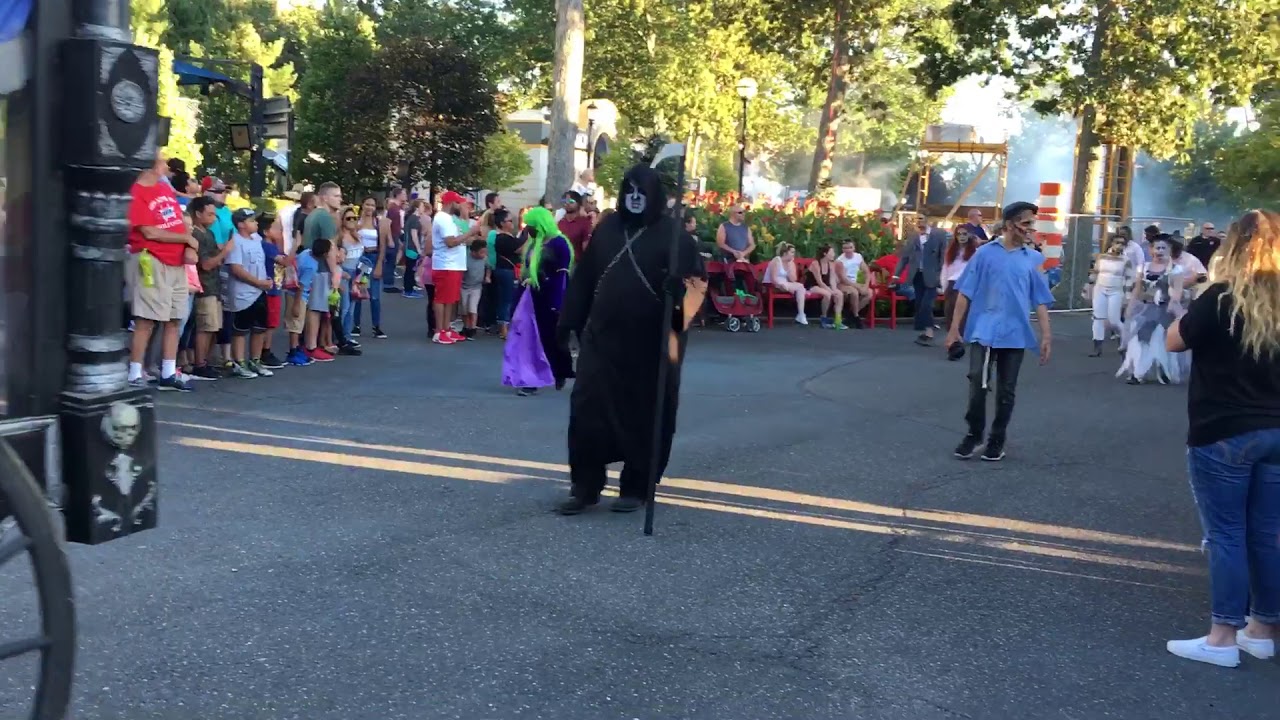 SIXFLAGS GREAT ADVENTURE FRIGHT FEST PARADE 9/23