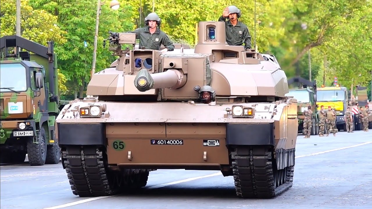 TANKS & ARMORED VEHICLES DRIVE IN PARIS !!