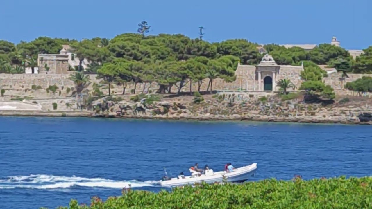 Clase 52 Super Series, de vuelta por el Lazareto de Mahón, una vez finalizada la competición...2023.