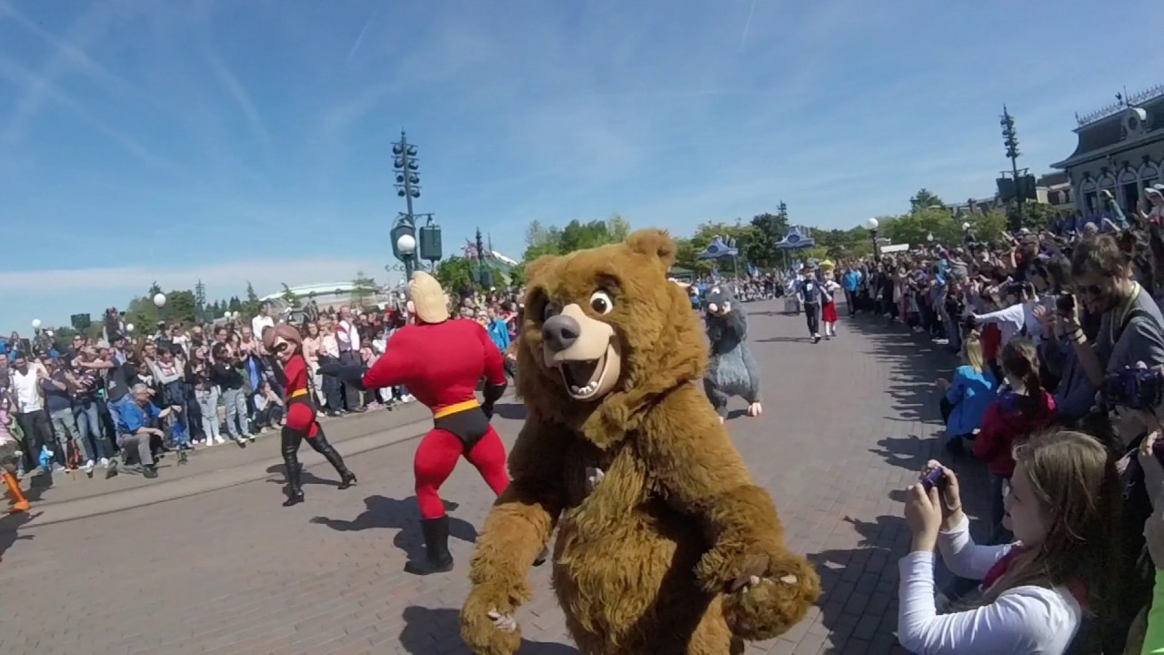 Disneyland Paris - La cavalcade du 25eme Anniversaire - 12 Avril 2017 - Central Plaza