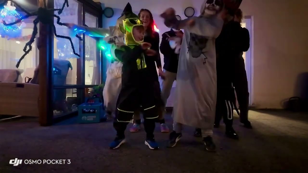 Gute Laune Tanz (Halloween Edition 👻). #gutelaune #familyfun 