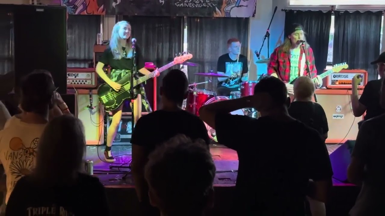 Slackrr - Holding On (live) @ Fest 21