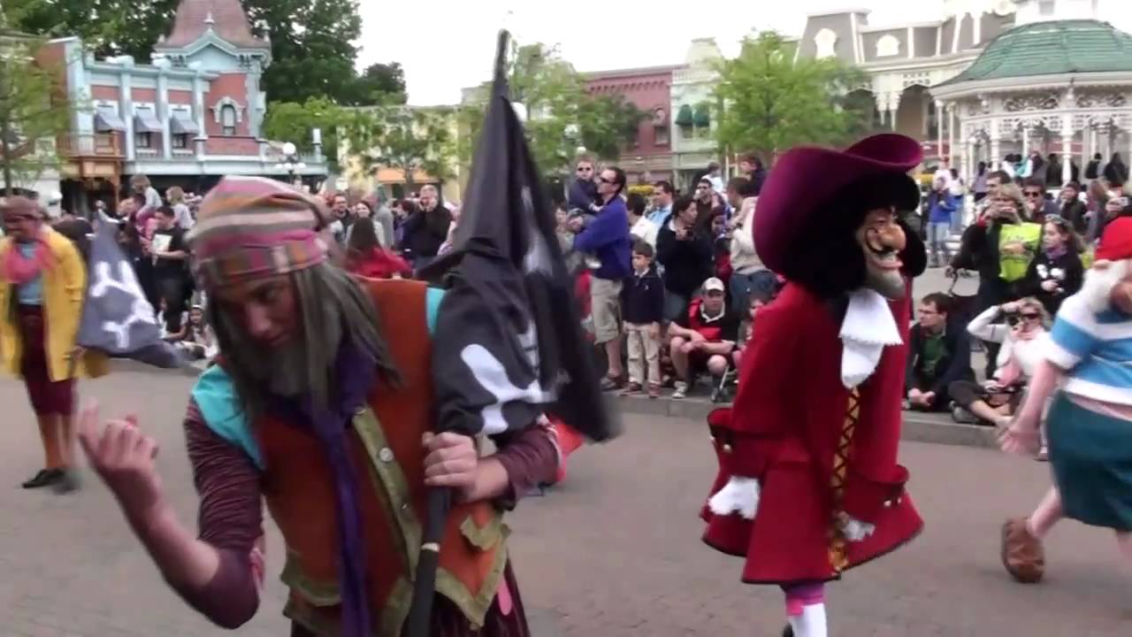 Disneyland Resort Paris - Once Upon A Dream Parade part 2 [HD]