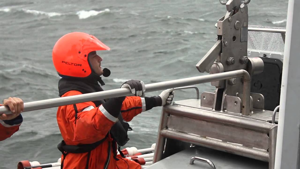 Vestdavit - PLAR-3600 - Davit for Fast Rescue Craft (Royal Swedish Navy)