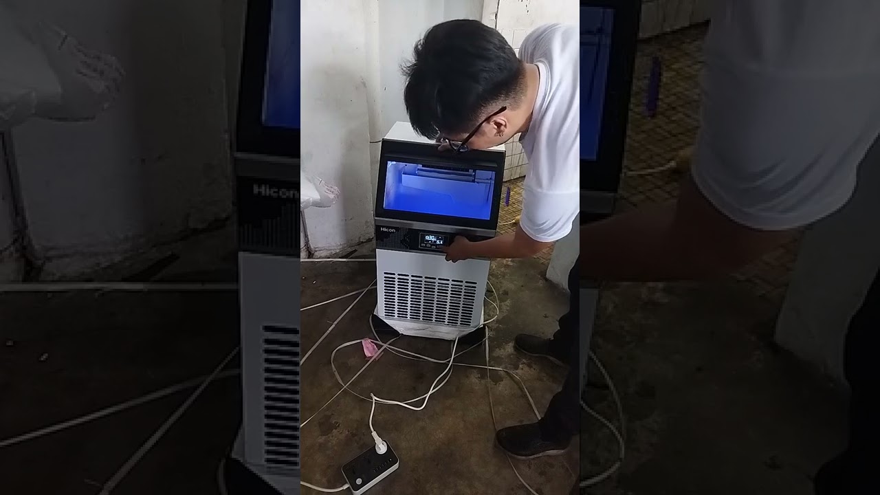 Ice Maker Chester Luke Silla