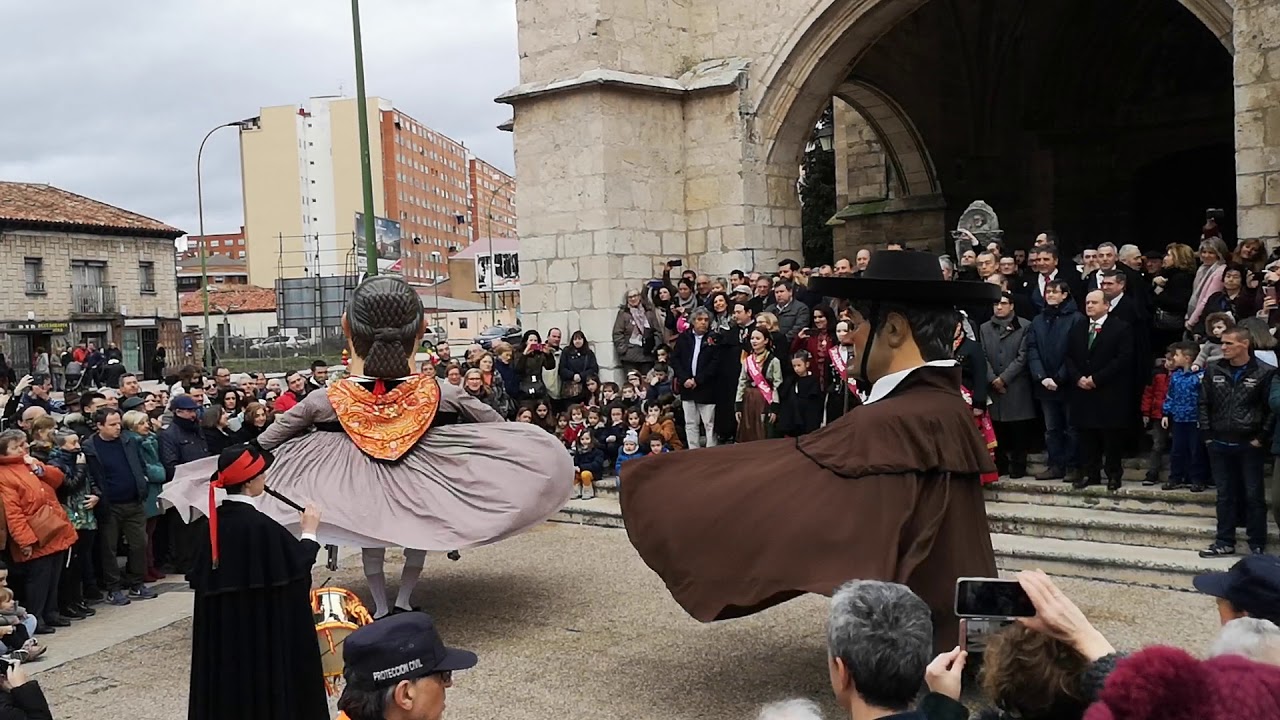 Baile de Gigantillos fiestas de Las Candelas en Gamonal, Burgos