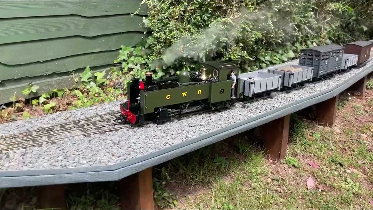 Little Monkton Station development & more running on the 16mm Monkton Vale Light Railway, Episode 4