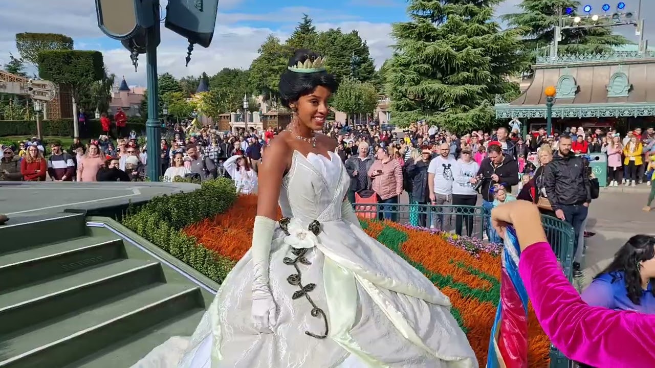 Dream… and Shine Brighter! - Disneyland Paris 30th Anniversary Parade. 28th September 2022, 16h