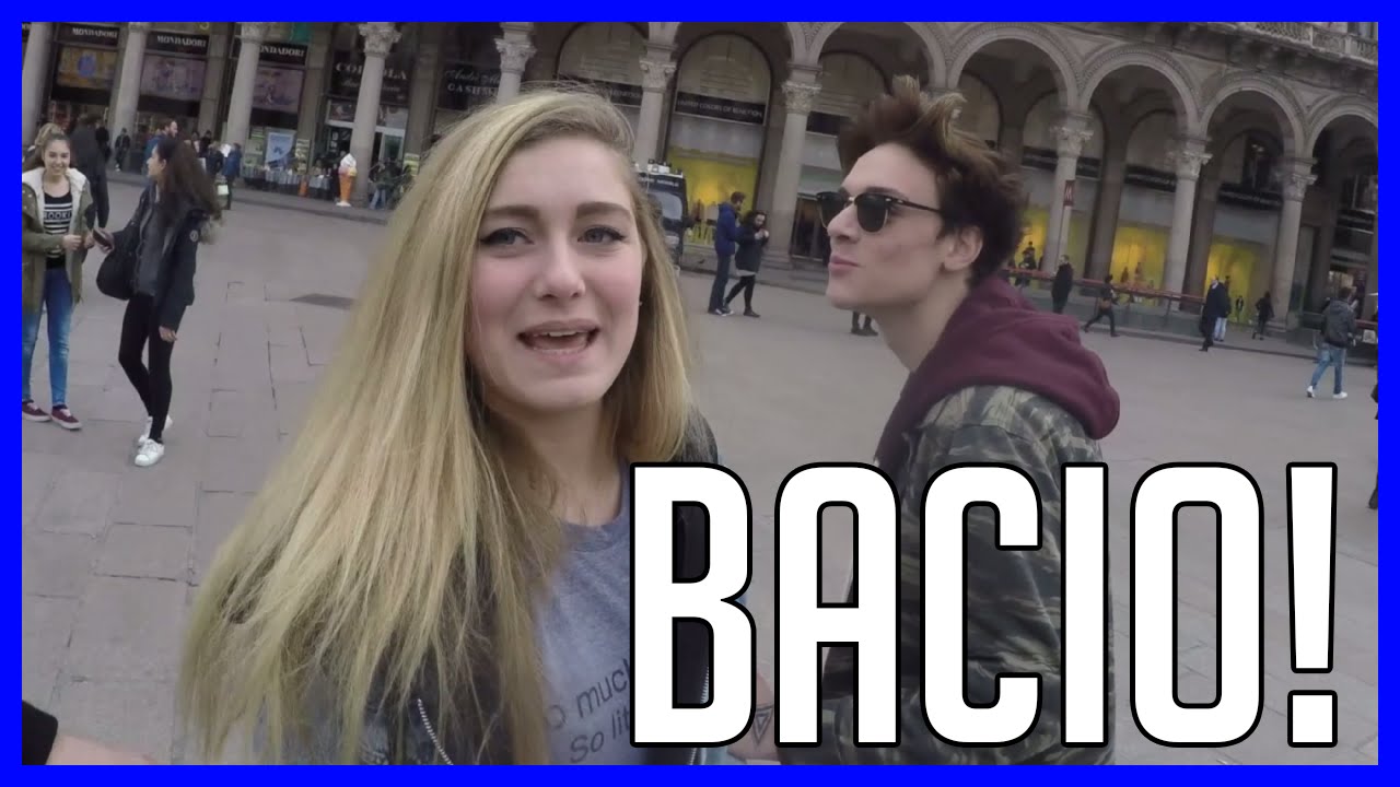 SOFIA E LORENZO SI BACIANO SUL NOSTRO CANALE - THESHOW BACKSTAGE - deSci&ograve;