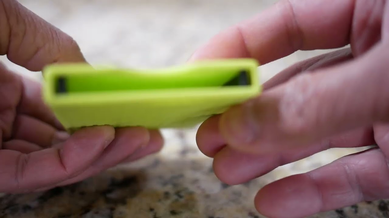 Cascade Card Wallet with Lock Assembly