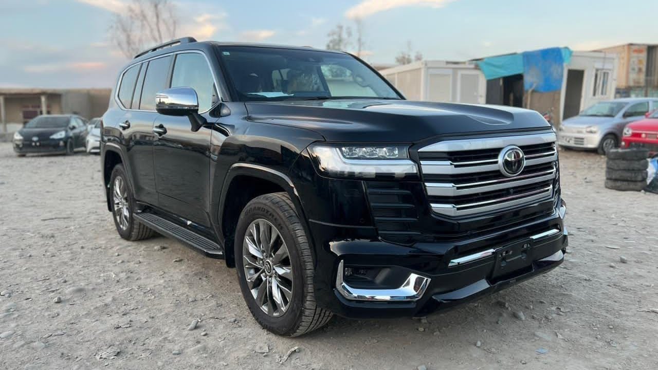 TOYOTA LAND CRUISER ZX LC300 brand new arrived (2023) NCP | non custom paid | NCP cars Quetta