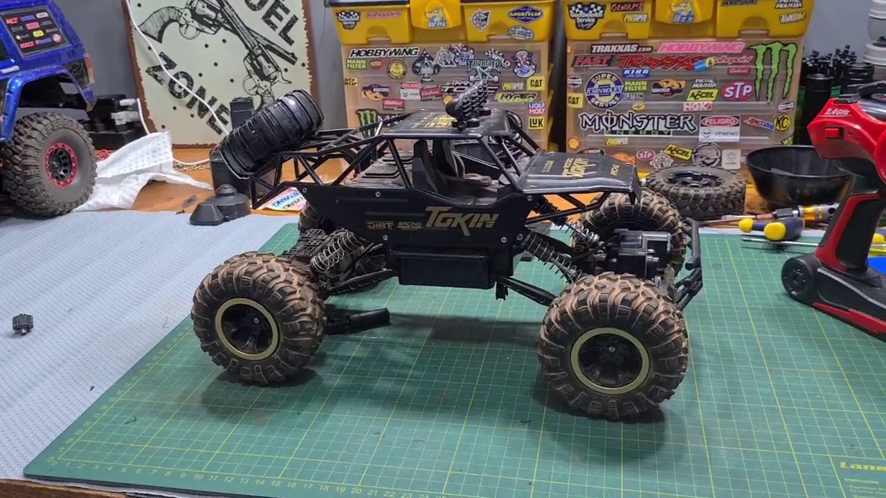 Carrinho controle remoto Crawler 4X4 1/12 Limpeza e conserto.