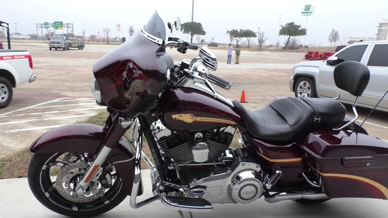 956146 2010 Harley Davidson CVO Street Glide FLHXSE