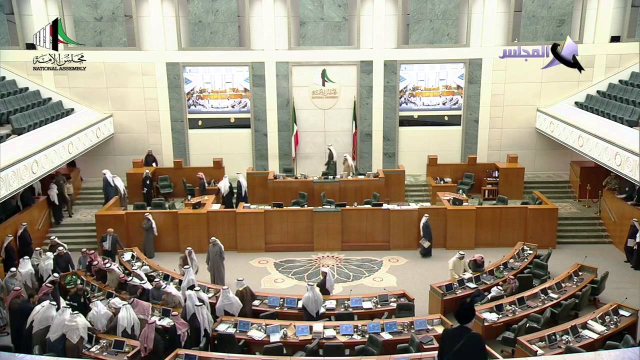 لحظة سقوط النائب الراحل نبيل الفضل خلال جلسة مجلس الأمة   22 12 2015