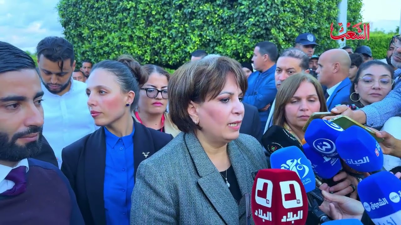 وزيرة الثقافة تمتطي قاطرة المعرفة لترامواي الجزائر وتشرف على اطلاق مشروع 