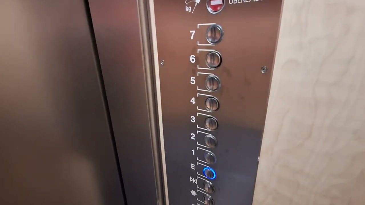 1974 Freissler-Otis (mod. 2003 Otis) traction elevator @ Plüddemanngasse 83a, Graz, Austria