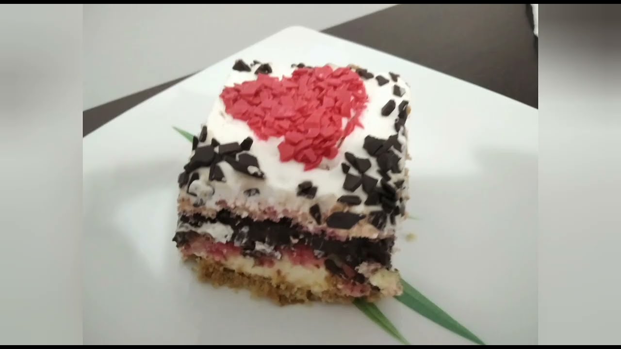 Torta super golosa con pan di spagna, crema chantilly e crema al cioccolato!!