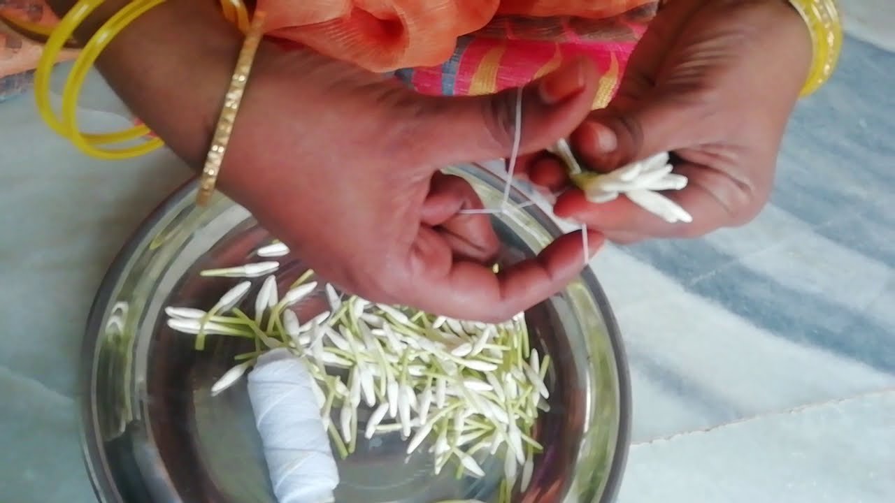 పూలు సులభంగా ఇలా నేర్చుకోండి//How to string sannajaji flower( సన్నజాజిపూలు)garland in telugu..