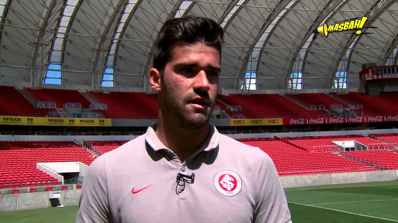Masbah - 31/10/15 - Débora de Oliveira entrevista o goleiro Álisson.