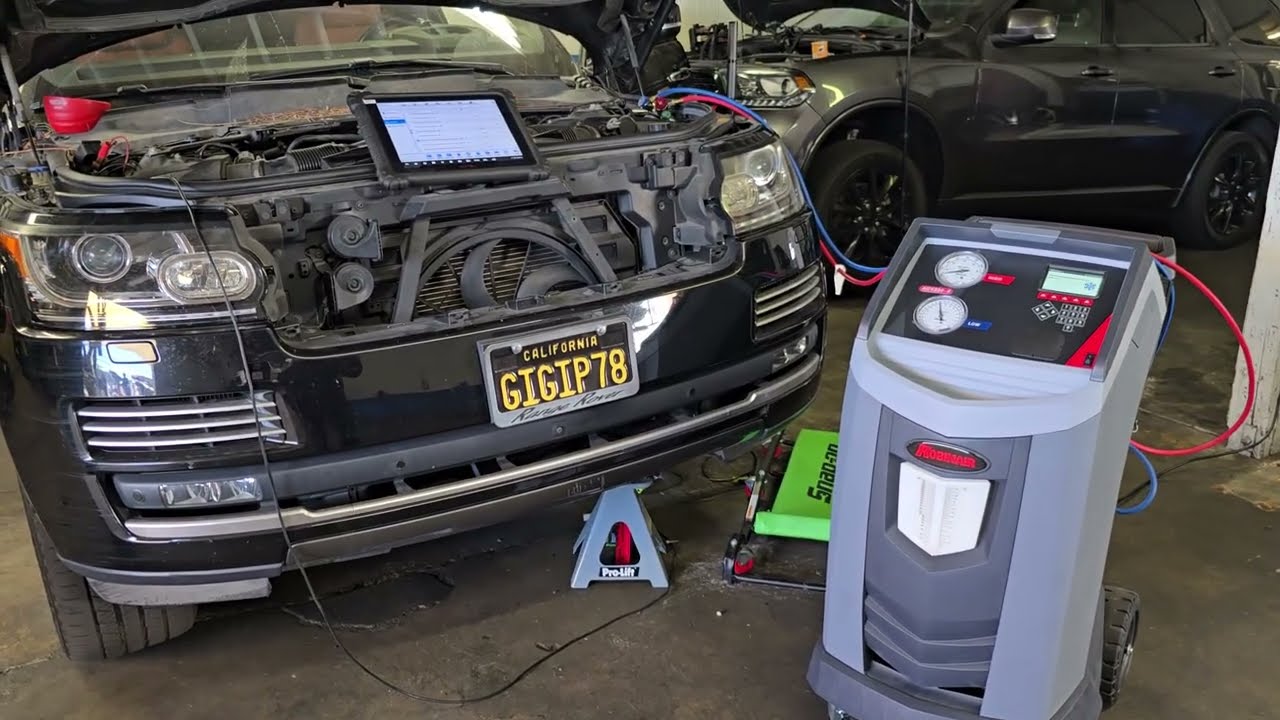 2017 Range Rover with A/C problems, it blows only warm air, damaged Compressor