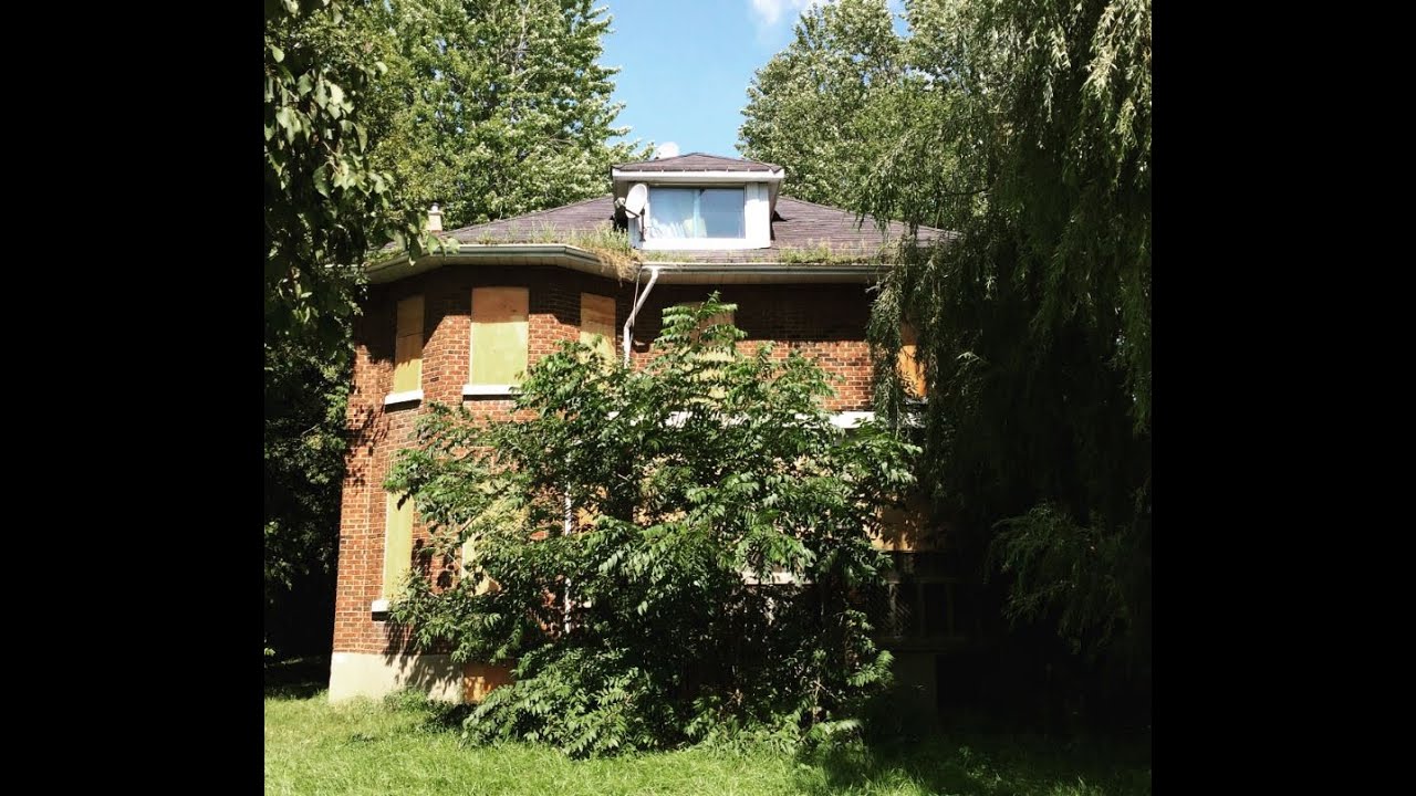 Exploring a Cool Large Abandoned House in Whitby, Ontario