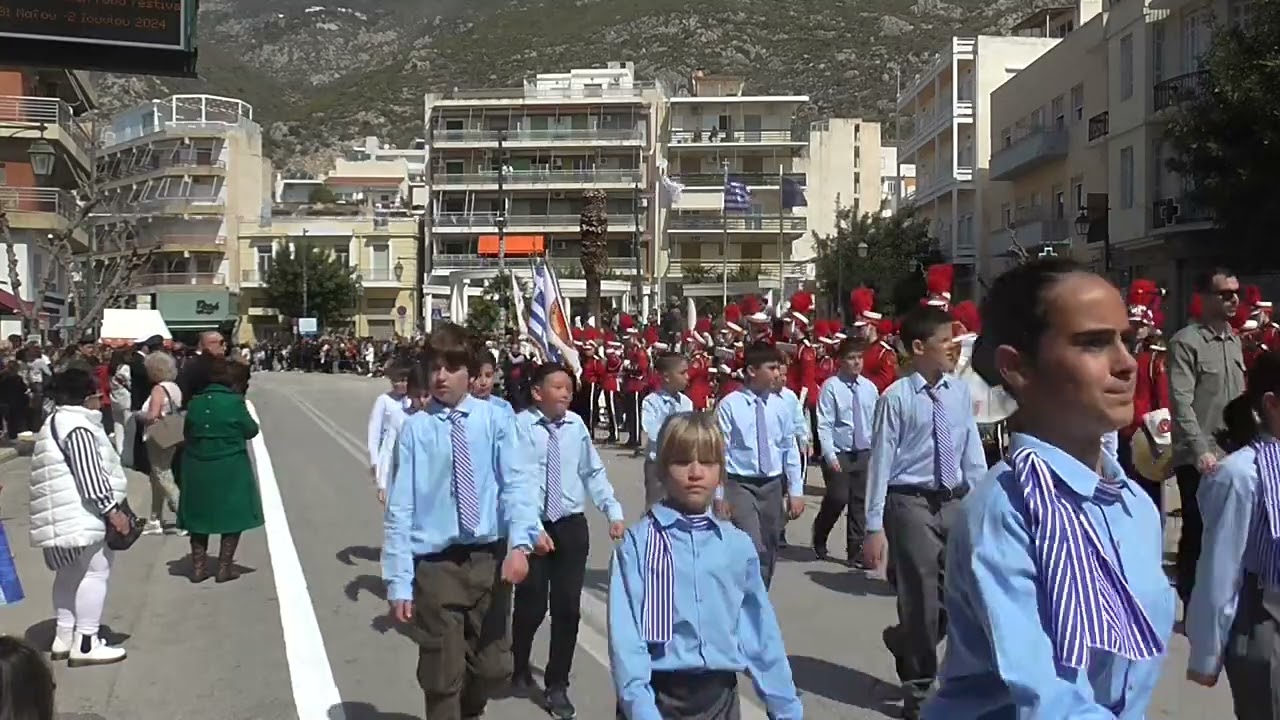 ΛΟΥΤΡΑΚΙ: H παρέλαση της 25ης Μαρτίου