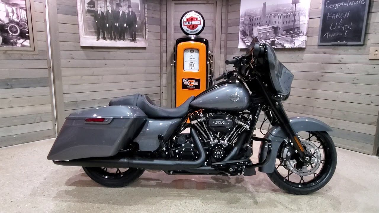 2021 Harley-Davidson Street Glide Special FLHXS-Gauntlet Gray Metallic.