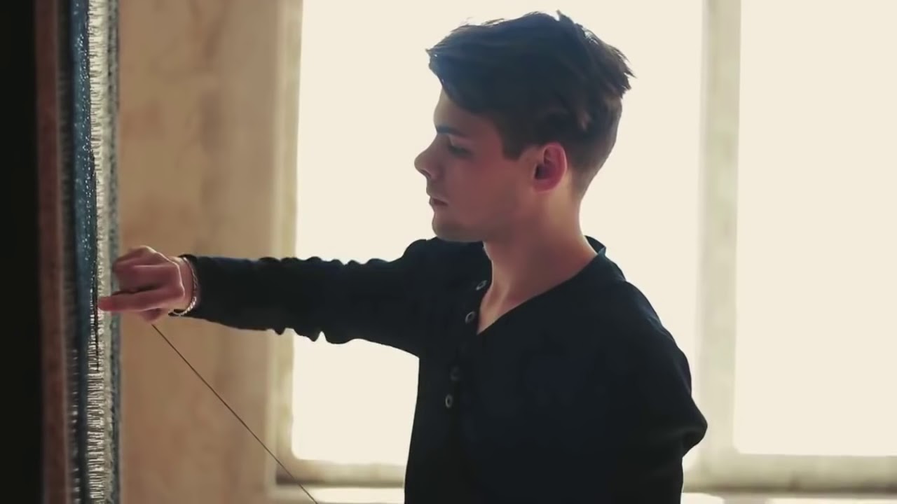 Artista cria arte com Linhas e Pregos