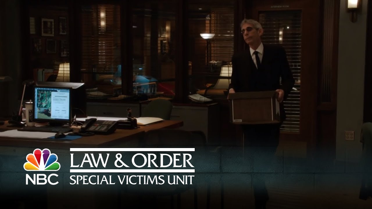 Law & Order: SVU - Munch Bids Adieu to SVU (Episode Highlight)