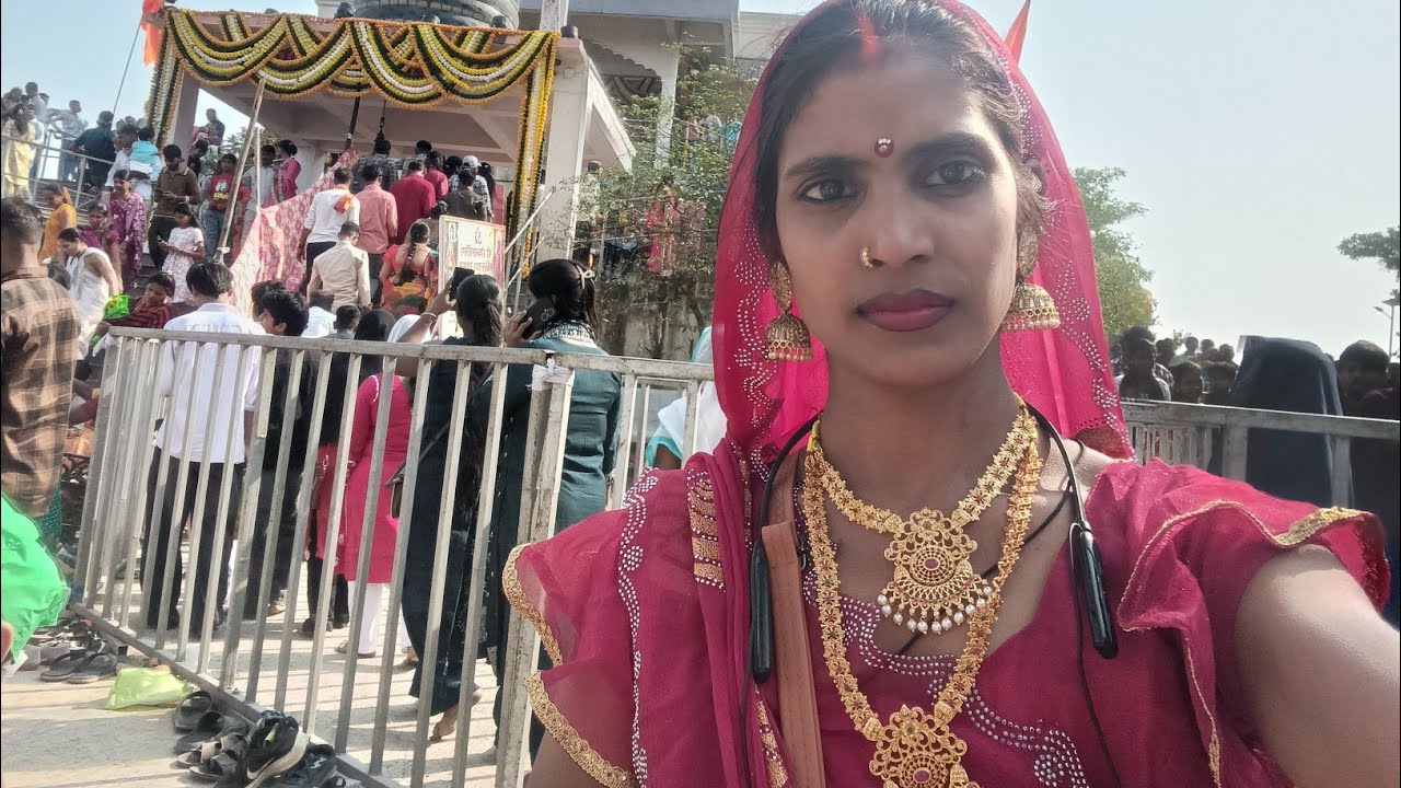 दोस्तों शिवरात्रि की हार्दिक शुभकामनाएं यूट्यूब भाइयों बहनों को🔱 मंदिर दर्शन करने #vlog #pinkee 