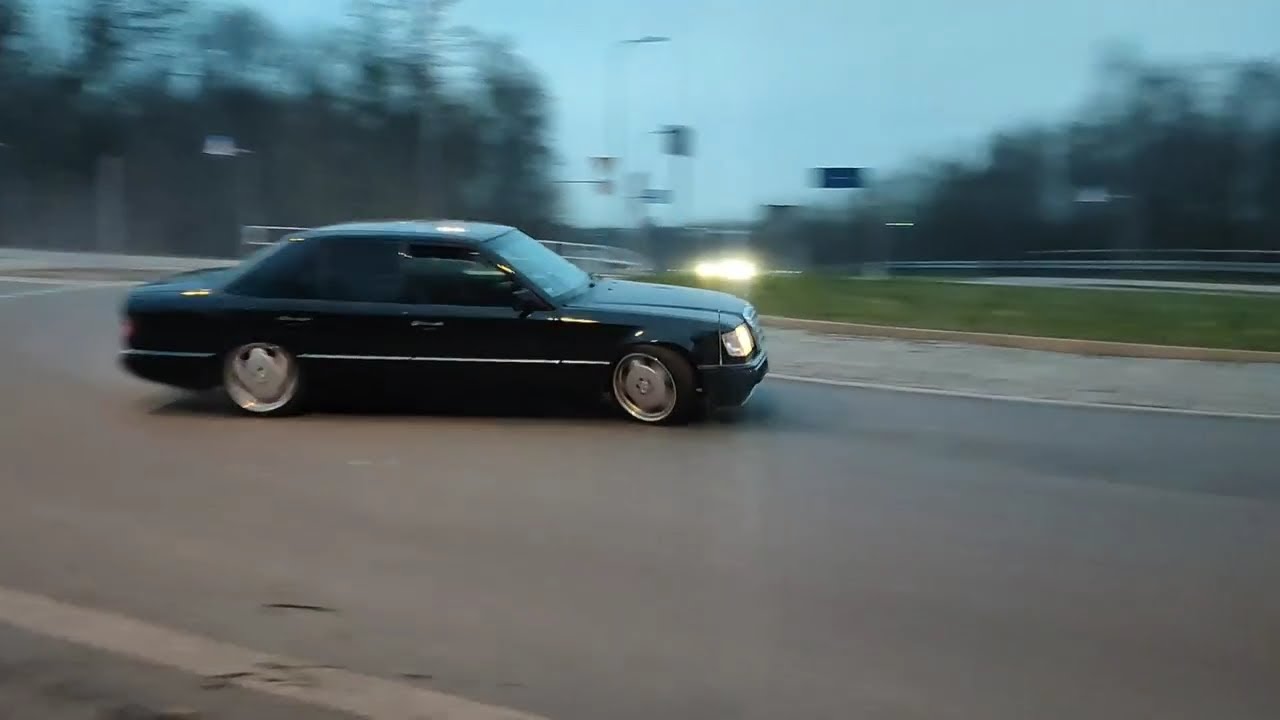 Mercedes W124 C124-OM605 OM606- Drift and Burnout-diesel Mercedes are much more fun than AMG