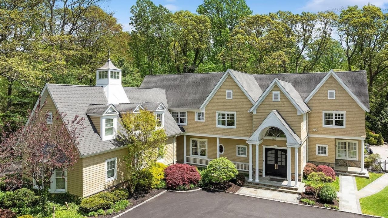 1608 Stewart Ln, Laurel Hollow, NY 11791