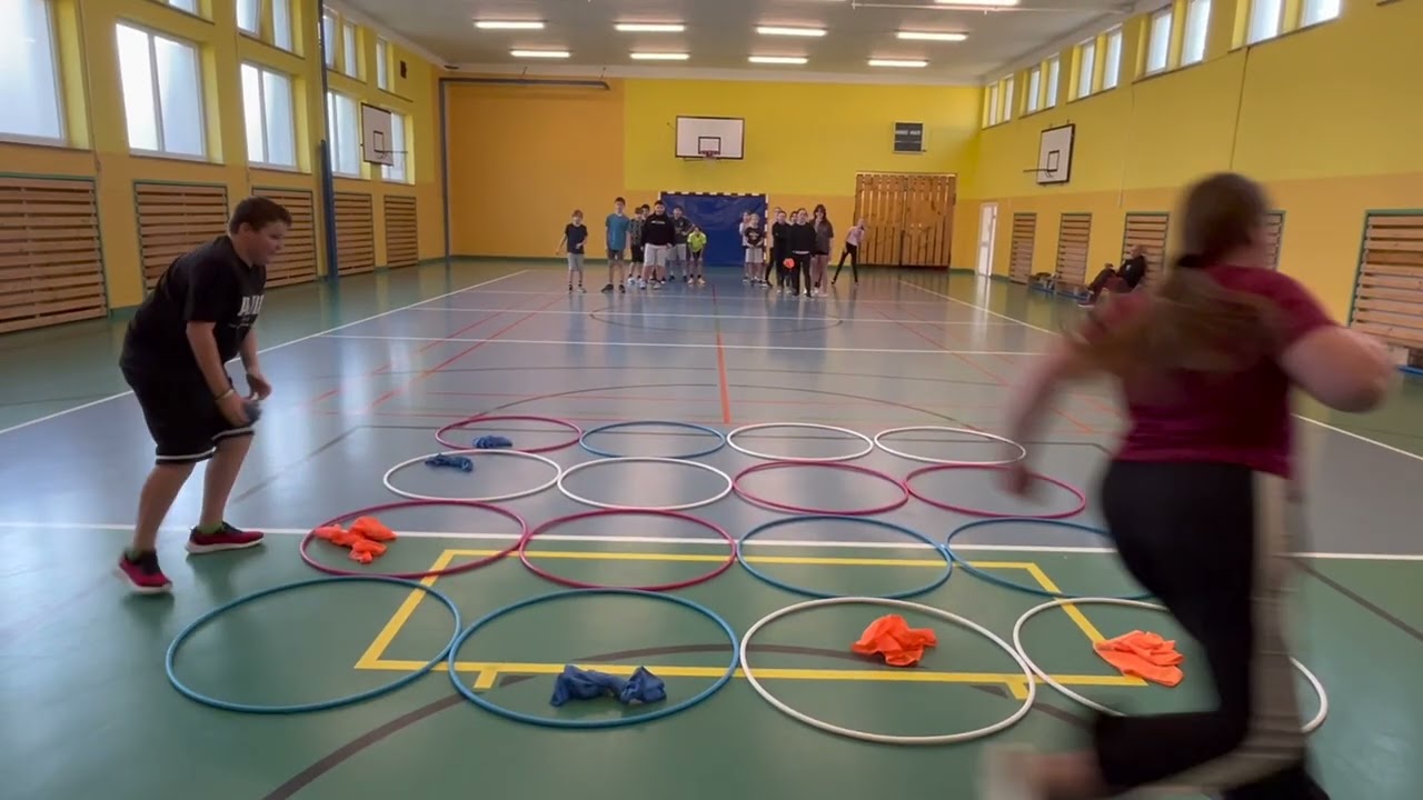 Hodina tělocviku 6  a 7  třída