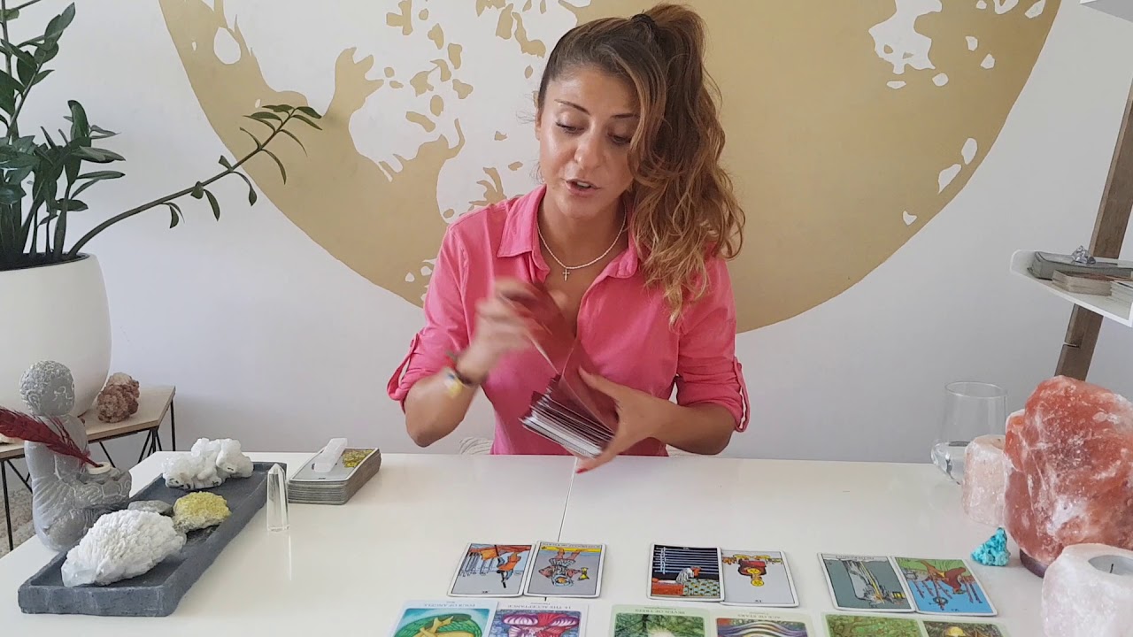 CAPRICORN - 'SOMEONE WANTS YOUR ATTENTION🤔! - September Tarot Reading