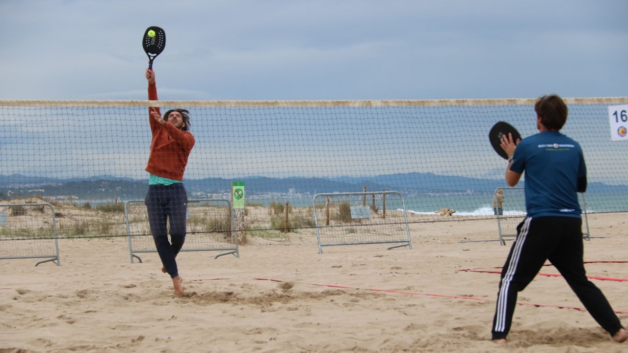 Torredembarra aplega durant dos dies el Campionat de Catalunya de tenis platja