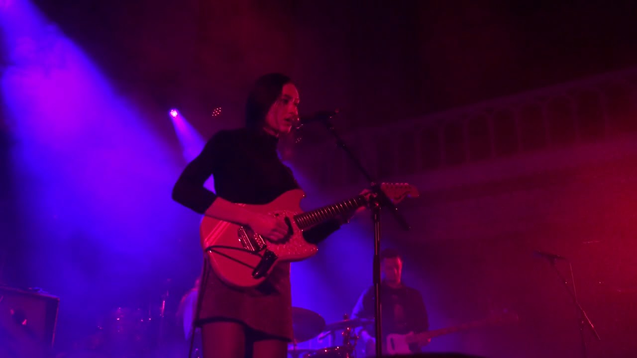 Fazerdaze - Little Uneasy - Live at Paradiso