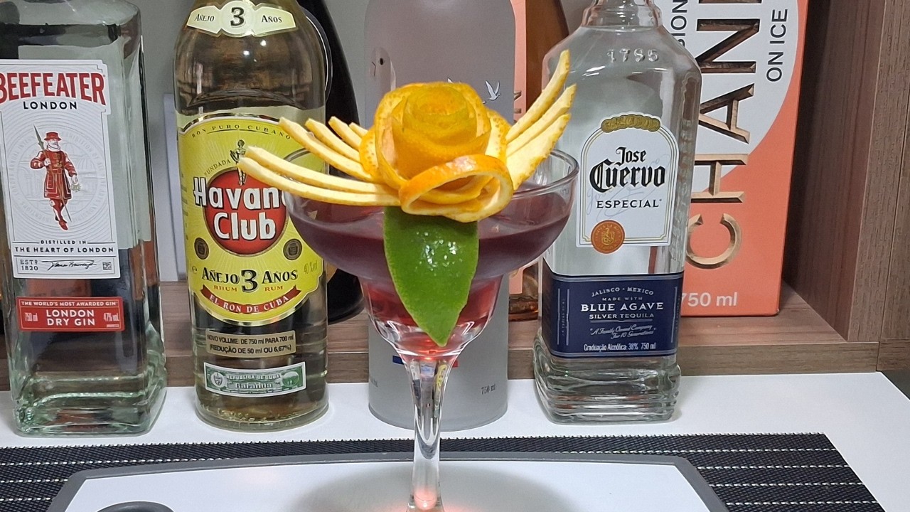 DECORAÇÃO CHARMOSA EM FORMATO DE FLOR PARA DRINKS