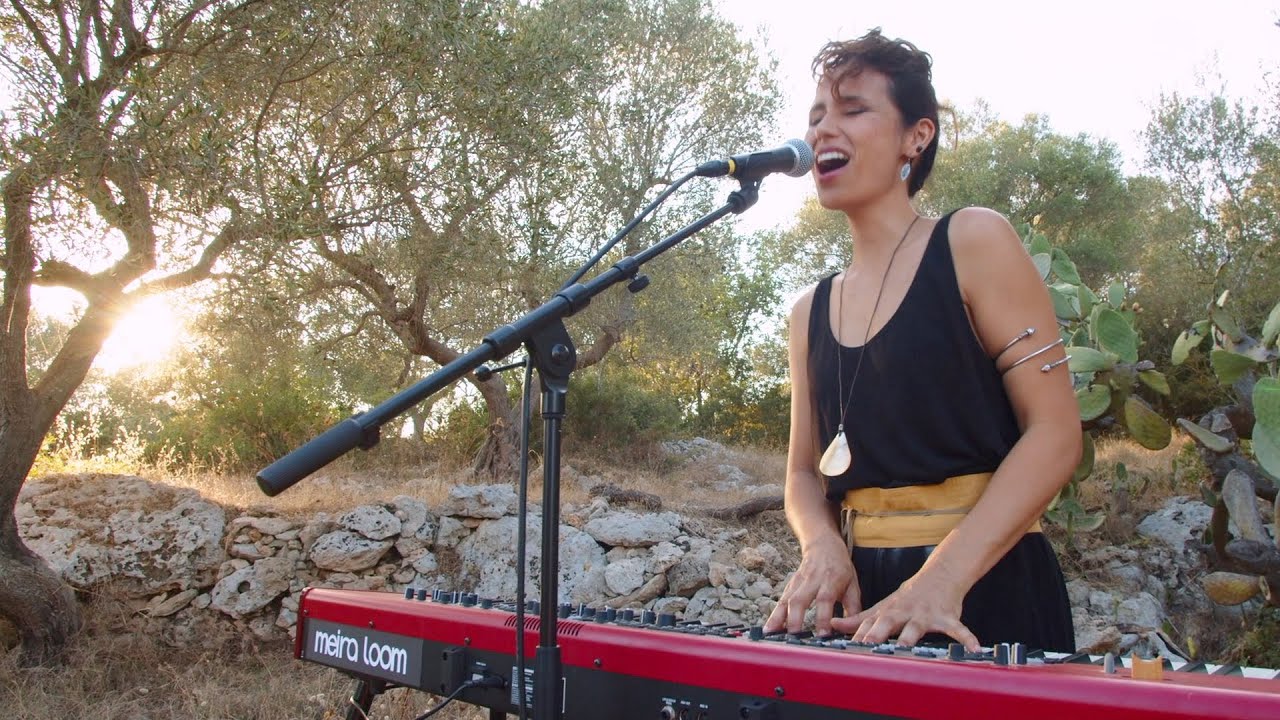 Meira Loom - CRESCENT MOONS - Apulia Session